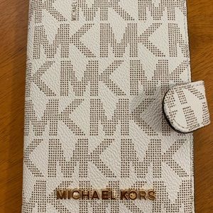 Michael Kors Passport wallet
